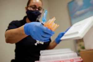 Daily Mail: Πέθανε βραβευμένη ραδιοφωνική παραγωγός του BBC - Εμφάνισε θρόμβους μετά το εμβόλιο της AstraZeneca - εικόνα 2