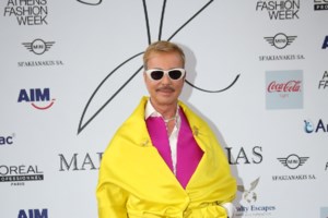 Συνεχίστηκε ο καβγάς Γαβαλά με τον μοναχό: "Με είπε @@@@@@ @ μέσα στο αεροπλάνο" - "Του τράβηξα το μούσι"