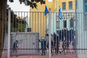 Κεραμέως: Δεν τίθεται θέμα απόλυσης εκπαιδευτικών λόγω αξιολόγησης