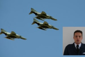 Συντριβή Φάντομ: Με βατραχανθρώπους και φωτοβολίδες από το C-130 συνεχίζονται οι έρευνες για τον εντοπισμό του Σμηναγού - εικόνα 2