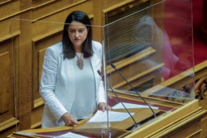 Πάρα πολύς κόσμος στην ομιλία της Νίκης Κεραμέως στο Γαλάτσι: "Ενα ταξίδι από το παρελθόν στο μέλλον" - εικόνα 2