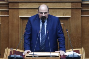 ΣΥΡΙΖΑ κατά Τριαντόπουλου: Η υποκριτική παραίτησή του δεν θα ξεπλύνει κανενός τις πολιτικές ή ποινικές ευθύνες