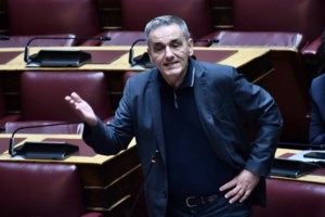 Τσαπανίδου: Η κυβέρνηση αφήνει χιλιάδες ελεύθερους επαγγελματίες χωρίς ενημερότητα και ιατροφαρμακευτική περίθαλψη