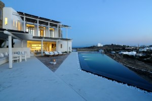 Μύκονος: Ξέφρενα πάρτι σε βίλα χωρίς μέτρα προστασίας - Συμμετείχε και ο Σέρτζι Ρομπέρτο της Μπαρτσελόνα - εικόνα 2