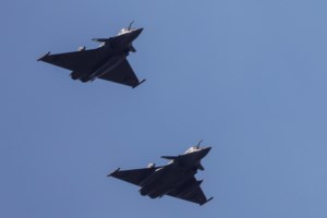 Ξαφνική συνάντηση Τσίπρα με Πάιατ στη Βουλή- Δεν ανακοινώθηκε επισήμως