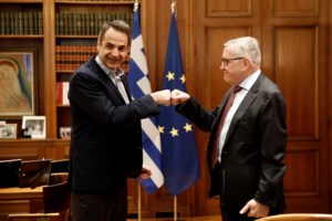 ΥΠΟΙΚ: Αναστέλονται φορολογικές και ασφαλιστικές υποχρεώσεις των επαγγελματιών- Για να τονωθεί η αγορά λόγω κορονοϊού