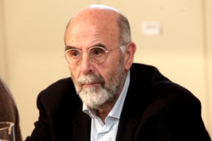 Ο Στέλιος Κούλογλου (ΣΥΡΙΖΑ) απαντά στον Λιάκο: "Εγω πάντως δεν θα έβαζα φωτιά στη Μόρια..."