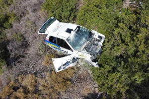 Κυκλοφοριακό χάος στα Εξάρχεια: Φορτηγό "κόλλησε" στην Καλλιδρομίου - Ζημιές σε τουλάχιστον εννέα οχήματα [βίντεο]