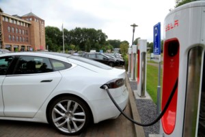 "Κινούμαι ηλεκτρικά": Τι πρέπει να γνωρίζουμε για την επιδότηση αγοράς ηλεκτρικού οχήματος