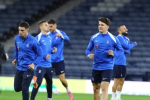 Ποιος είναι ο Ρίτσαρντ Χσιάο που αποθέωσαν χιλιάδες Αρειανοί - Η αγκαλιά του ζάπλουτου ιδιοκτήτη της ΚΑΕ με τον Γκάλη - εικόνα 7