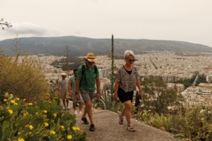 Καιρός: Υποχωρεί η αφρικανική σκόνη, ανεβαίνει σταδιακά η θερμοκρασία – Σε ποιες περιοχές θα βρέξει
