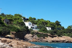 ΝΔ για τη βίλα Τσίπρα στο Σούνιο: Αυτές κι αν είναι ευκαιρίες - Μπροστά στη θάλασσα με 500 ευρώ τον μήνα! - εικόνα 4