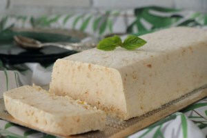 Συνταγή: Η πιο απλή, light και δροσερή μακαρονάδα με κιμά μανιταριών και σάλτσα γιαουρτιού - εικόνα 2