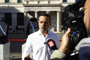 Απ. Κακλαμάνης: Εξοργιστικά τα περί επαναφοράς των συλλογικών συμβάσεων - Αυτό το κοινοβούλιο δεν εκπροσωπεί τον λαό