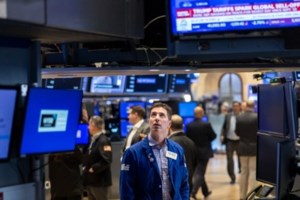 Νέα κατάρρευση στα χρηματιστήρια σε ΗΠΑ και Ιαπωνία - Κάτω από τα 60 δολάρια το αμερικανικό πετρέλαιο