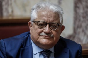 Ο Τζαβάρας ξαναχτύπησε: "Η ανάληψη της πολιτικής ευθύνης συνήθως οδηγεί στην παραίτηση"