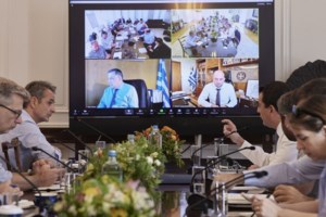 "Health Taxi": Με απινιδωτές εξοπλίζονται ταξί στη Θεσσαλονίκη - εικόνα 2