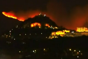 Φωτιά στην Αρκαδία: Καίγεται δάσος στη Μεγαλόπολη - Έκλεισε η Εθνική με τη Σπάρτη [εικόνες]