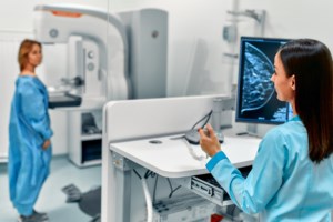 Ξεκινά η συνταγογράφηση γενετικών εξετάσεων για καρκίνο μαστού και ωοθηκών - Ποιες γυναίκες αφορά