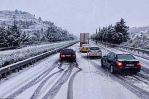 Κακοκαιρία AVGI: Έντονες χιονοπτώσεις σε Εύβοια, Βοιωτία και Κρήτη - Πού χρειάζονται αντιολισθητικές αλυσίδες