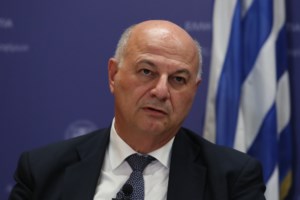 Αγρότες απέκλεισαν το γραφείο του Τσιάρα στην Καρδίτσα - Ο υπουργός ζήτησε να φύγουν οι κλούβες [βίντεο] - εικόνα 3