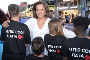 Στιγμές χαλάρωσης για τους πολιτικούς αρχηγούς με φαγητό και τσίπουρα - Ο "χρησμός" Μητσοτάκη για τα μικρά κόμματα - εικόνα 5