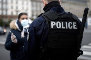 Κορονοϊός: Αυτή είναι η πιο απείθαρχη περιοχή της Ελλάδας- Κανείς δεν φοράει μάσκες, δεν κρατούν τις αποστάσεις - εικόνα 2