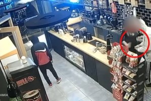 Θρασύτατη ληστεία σε 75χρονη μέρα μεσημέρι: Μου τράβηξε τα μαλλιά από πίσω, έβαλε το παπούτσι στο στήθος μου