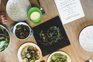 Τα 4 άγνωστα σημάδια που δείχνουν ότι γερνάμε - Τι να προσέξουμε σε δόντια, φωνή, ύψος και ημικρανίες