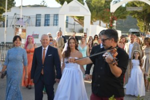 Γιάννης Ραγκούσης - Μαρίνα Κοντοτόλη: Ανεβαίνουν τα σκαλιά της εκκλησίας - Η αναγγελία γάμου - εικόνα 3