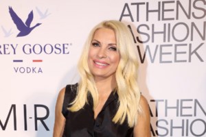 Total black: Τα φορέματα, τα deux pieces και οι σικάτες εμφανίσεις των Ελληνίδων celebrities σε βραδιά μόδας - εικόνα 11