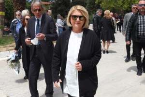 "Γλέντι" στο Χ με τη Σοφία Βούλτεψη: "Τα Στενά του Ορμούζ είναι πάρα πολύ στενά" [βίντεο]