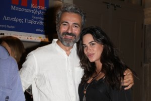 Πειραιάς: Η νύφη πήγε στην εκκλησία με... το τρόλεϊ της γραμμής [Βίντεο] - εικόνα 2