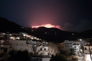 Ψαχνά: Μεγάλη πυρκαγιά ξέσπασε στον Κολοβρέχτη – Ισχυρές δυνάμεις της Πυροσβεστικής και εθελοντές [Βίντεο] - εικόνα 3