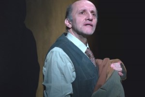 Ανεπιθύμητος ο Πέτρος Φιλιππίδης στο Σοφικό Κορινθίας - Βανδάλισαν το εξοχικό του σπίτι [εικόνα]