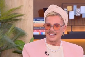 "Φαρμάκι" Γαβαλά για τον Μπισμπίκη: Ως τρανς γυναίκα, είναι αποτυχημένος - Ασχημη η φωτογραφία με τη διχτυωτή κάλτσα