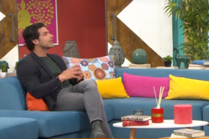 Αναχρονιστική δήλωση Αναδιώτη: Για να νιώθει καλά ένας άνδρας πρέπει... να αφήνει τη γυναίκα του παραπάνω στο σπίτι [Βίντεο] - εικόνα 2