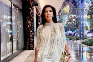 Μαρίνα Βερνίκου: Με πολύ αποκαλυπτικό see through Μugler φόρεμα σε βραδινή έξοδο - εικόνα 6