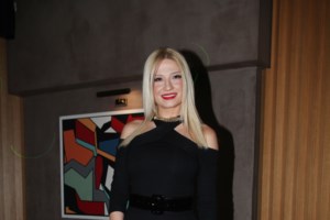 Με κορονοϊό και η Φαίη Σκορδά - "Θερίζει" τη show biz η επιδημία