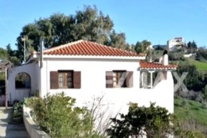 Το συγκινητικό μήνυμα του πατέρα της Καρολάιν μετά την επιστροφή στις Φιλιππίνες: Λυπάμαι που αφήνω την όμορφη Αλόννησο...