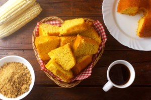 Αφράτο και αρωματικό κέικ σοκολάτας με αχλάδια - Ιδανικό για τον καφέ σας - εικόνα 2