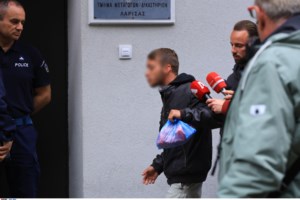 Λάρισα: "Ήμουν πάντα δίπλα του - Πρέπει να είχε πιει λίγο" είπε ο πατέρας του μητροκτόνου