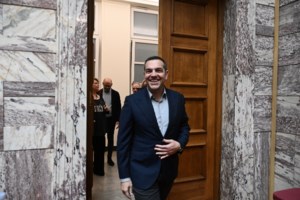 Ο Τσίπρας "καταργεί" τον Κασσελάκη: Ζητάει νέες εκλογές για πρόεδρο στον ΣΥΡΙΖΑ, λέει όχι στη λευκή επιταγή τριετίας - εικόνα 3