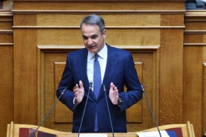 Μητσοτάκης στη Βουλή με υπονοούμενο για την υγεία της Κωνσταντοπούλου: "Αντιμετωπίστε την με κατανόηση"