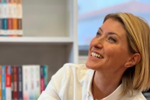 Γενέθλια για τη Σία Κοσιώνη με τούρτα έκπληξη: "Είμαι πλέον 45άρα"