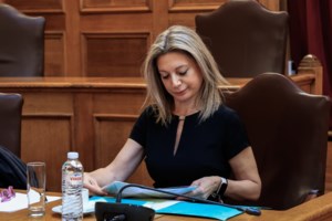 Βουλή: Επίθεση Βελόπουλου σε Γιαννούλη - "Ειρωνείες στο σπίτι σου και στη μάνα σου - Άντε με τον προδότη της Μακεδονίας"
