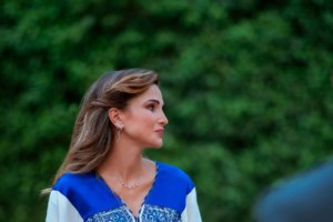 Βασίλισσα Λετίσια: Σαν δίδυμες αδελφές με την μικρή κόρη της - Ίδιο ντύσιμο και ίδιο στιλ [Εικόνες] - εικόνα 10