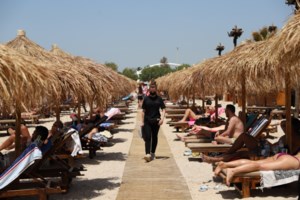 Αλλάζει το σκηνικό του καιρού την Κυριακή: Κατακόρυφη πτώση θερμοκρασίας & ισχυροί άνεμοι [χάρτες] - εικόνα 2