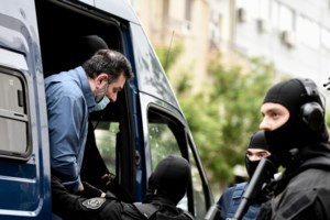 Γιάννης Λαγός: Από τις Βρυξέλλες, στις φυλακές Δομοκού - Ζητά να κρατηθεί στον Κορυδαλλό για να ασκεί τα... καθήκοντά του στην Ευρωβουλή - εικόνα 2