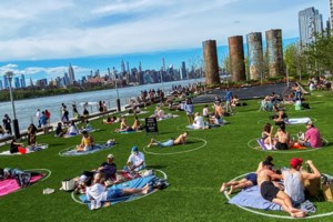 Η Ιταλία επιστρέφει στην κανονικότητα - Ανοιξαν εκκλησίες, καφέ, κομμωτήρια, μουσεία [εικόνες] - εικόνα 4